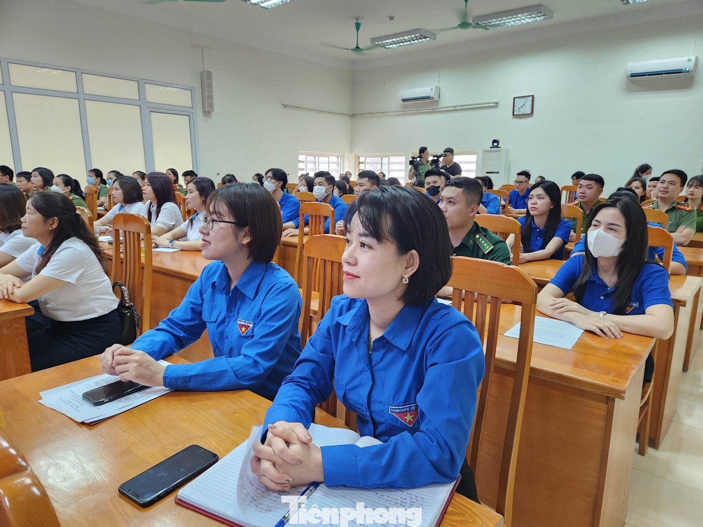 Các cán bộ Đoàn tham gia Lễ ký kết hợp tác tại điểm cầu chính ở thành phố Lạng Sơn. Ảnh: Duy Chiến