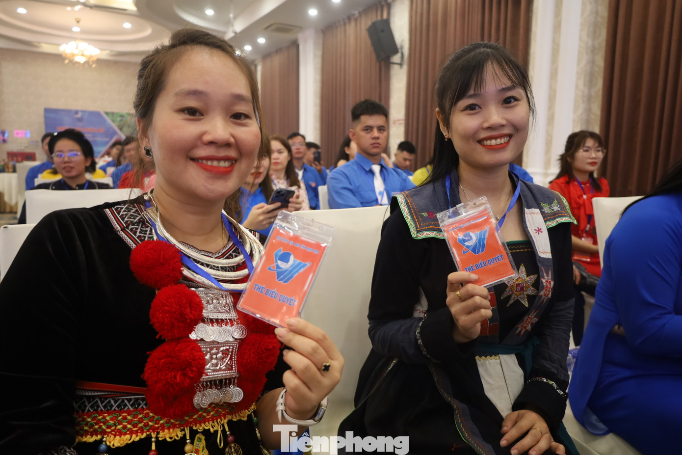 Những cô gái Dao, Mông hào hứng tham gia các hoạt động của Đại hội. Ảnh: Duy Chiến