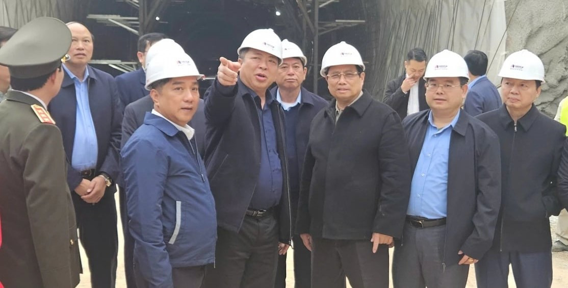 Thủ tướng thăm, kiểm tra tuyến cao tốc Đồng Đăng- Trà Lĩnh (Ảnh: V.K) Thủ tướng thăm, kiểm tra tuyến cao tốc Đồng Đăng- Trà Lĩnh (Ảnh: V.K)