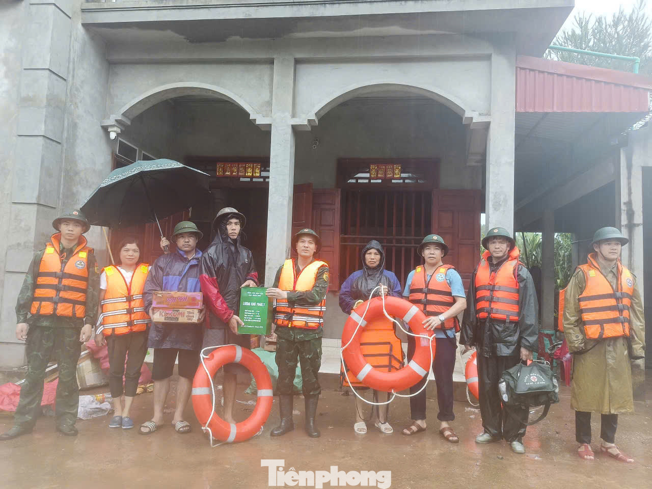 Tỉnh Đoàn- Hội LHTN Việt Nam tỉnh Lạng Sơn đã chỉ đạo các tổ chức Đoàn cơ sở nắm bắt tình hình, phối hợp với các ngành chức năng thực hiện các công trình, phần việc thanh niên tình nguyện, tổ chức cứu trợ kịp thời ở những nơi khó khăn, nguy hiểm do bão lũ. Bên cạnh đó, tổ chức Đoàn Thanh niên kết nối nhanh với các tổ chức xã hội, nhà hảo tâm, doanh nghiệp tiến hành tập kết các nhu yếu phẩm để tiếp ứng cho đồng bào vùng ngập lũ.