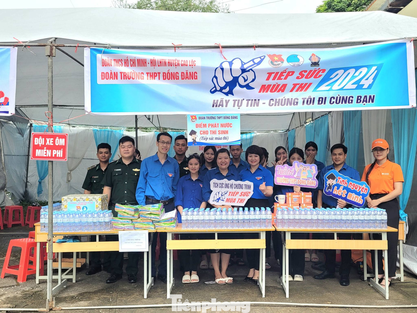 Sôi nổi các tổ, đội tình nguyện "Tiếp sức mùa thi". Ảnh: Duy Chiến Sôi nổi các tổ, đội tình nguyện "Tiếp sức mùa thi". Ảnh: Duy Chiến