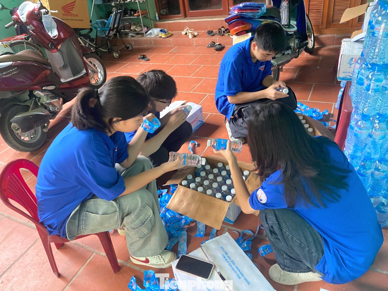 Chuẩn bị chu đáo các phần quà cho thí sinh. Chuẩn bị chu đáo các phần quà cho thí sinh.