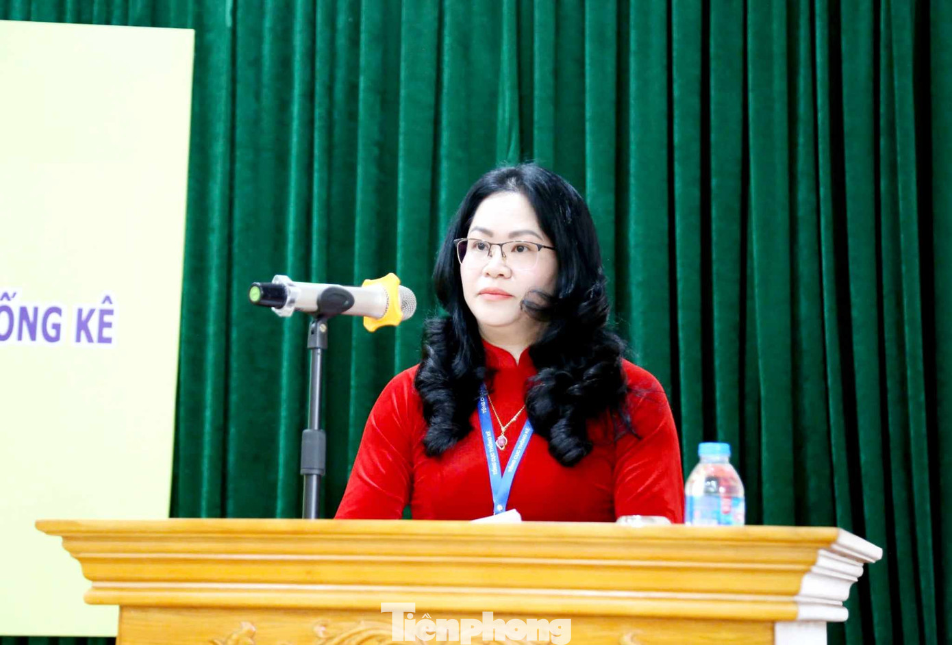 Bà Lê Thị Vân Anh phát biểu nhận nhiệm vụ.