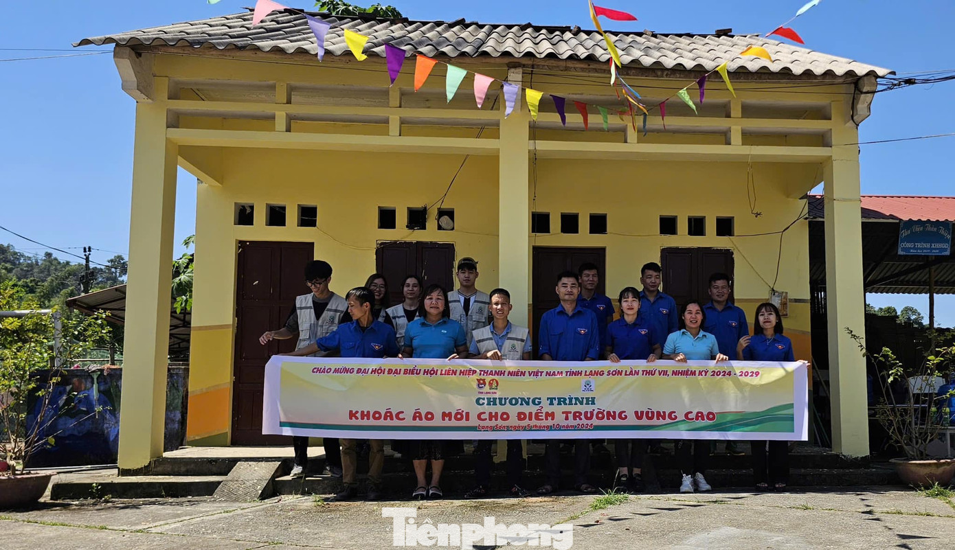 Chương trình "Khoác áo mới cho điểm trường vùng cao" thu hút sự tham gia của đoàn viên, thanh niên Lạng Sơn.