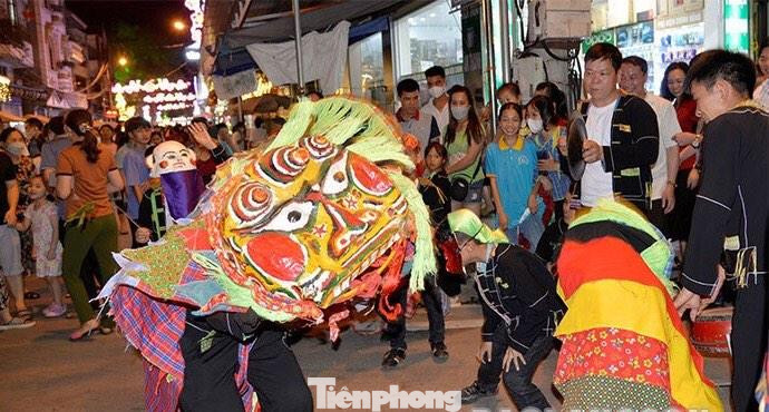 Múa sư tử, nhất là sư tử mèo xứ Lạng luôn cuốn hút du khách