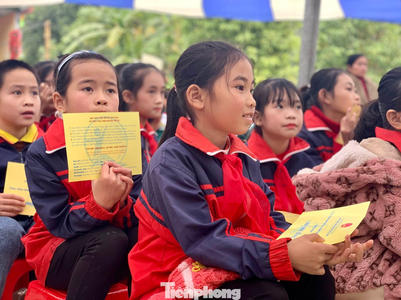 Các em còn được tư vấn, giới thiệu về công tác bảo trợ, chăm sóc, bảo vệ trẻ em - Ảnh: Duy Chiến Các em còn được tư vấn, giới thiệu về công tác bảo trợ, chăm sóc, bảo vệ trẻ em - Ảnh: Duy Chiến