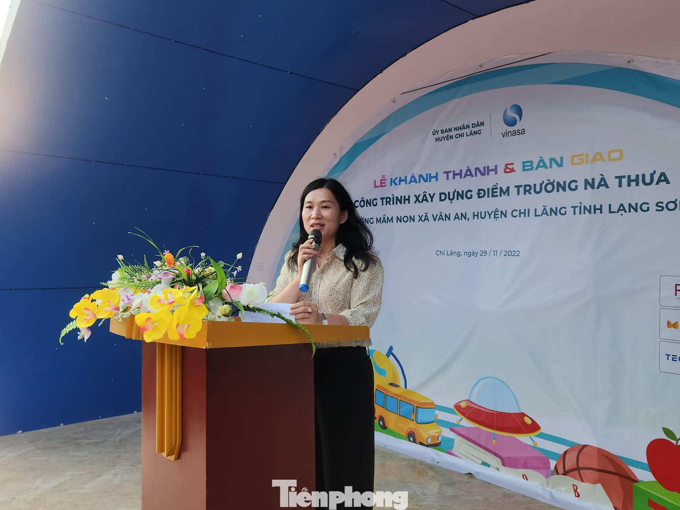 Bà Trần Thanh Nhàn, Bí thư Huyện ủy Chi Lăng cho biết, sự quan tâm của các doanh nghiệp, nhà hảo tâm giúp thầy trò vùng ba Vân An có phòng học đẹp, kiên cố - Ảnh: Duy Chiến