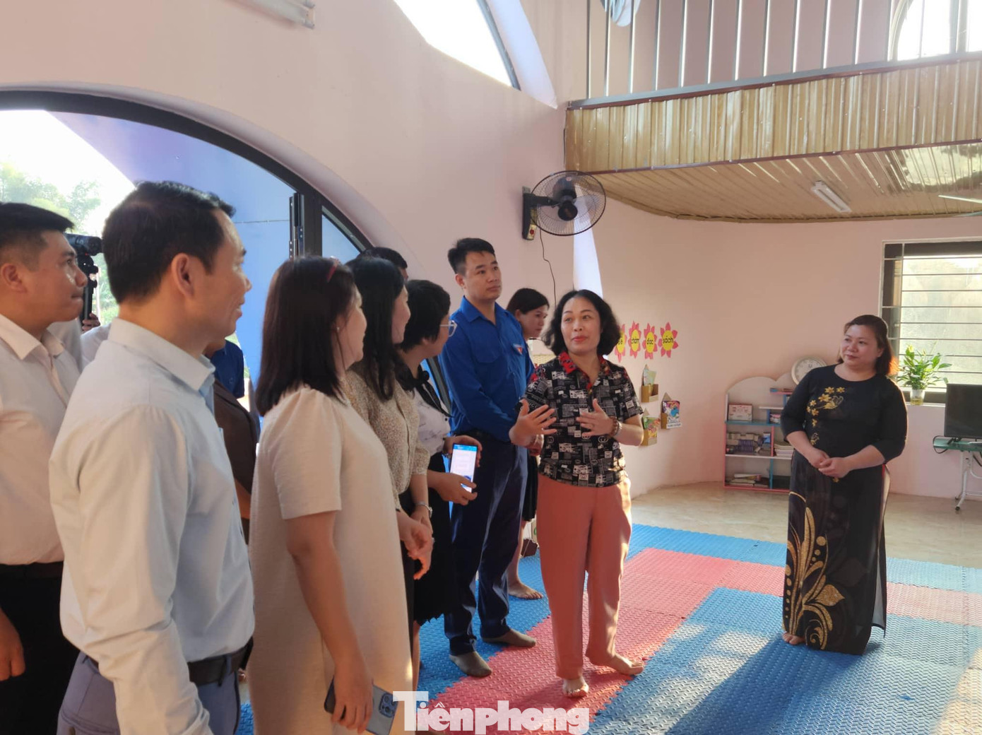 Thăm phòng học mới, đưa vào sử dụng từ ngày 29/11 -Ảnh: Duy Chiến