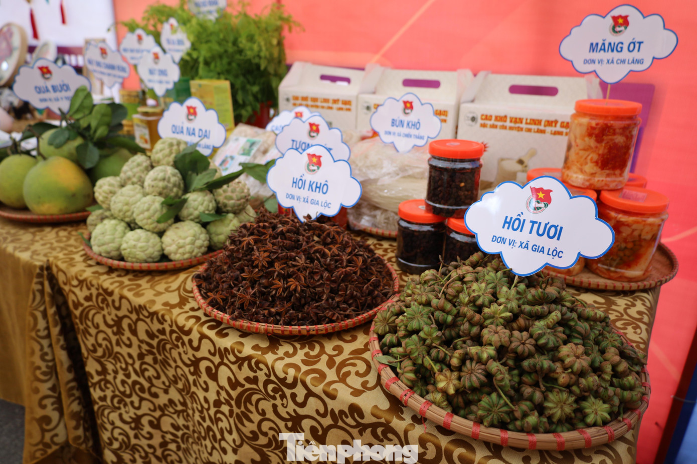 Thanh niên Lạng Sơn tự hào về các sản vật riêng có của quê hương Lạng Sơn - Ảnh: Duy Chiến Thanh niên Lạng Sơn tự hào về các sản vật riêng có của quê hương Lạng Sơn - Ảnh: Duy Chiến