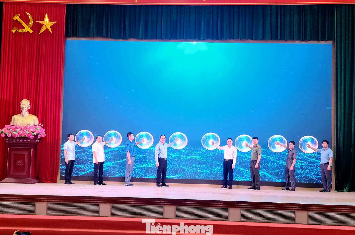 Thực hiện nghi lễ cam kết chung tay phòng chống ma túy