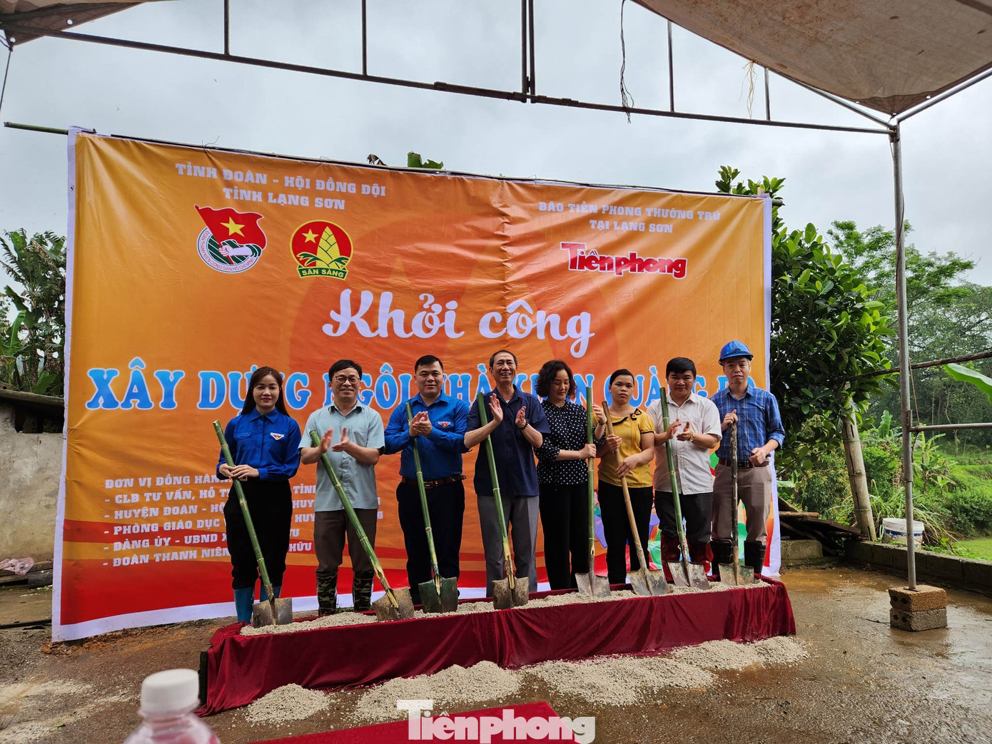 Nghi lễ khởi công xây dựng nhà "Khăn quàng Đỏ". Ảnh: Duy Chiến