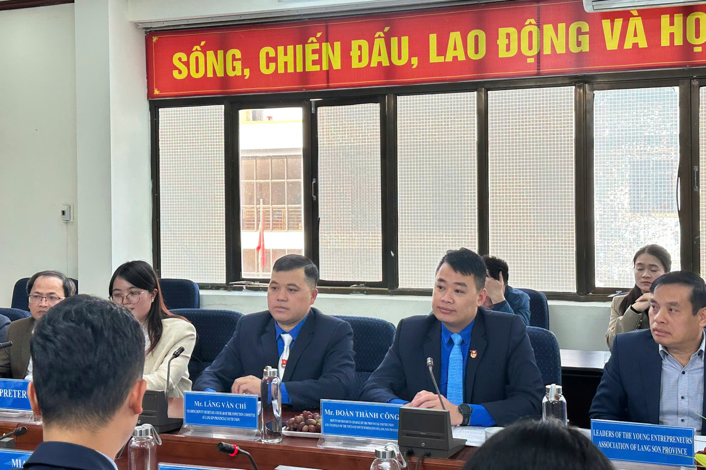 Lãnh đạo Tỉnh Đoàn- Hội LHTN Việt Nam tỉnh Lạng Sơn báo cáo hoạt động Đoàn và phong trào thanh niên ở địa phương. Ảnh: Duy Chiến Lãnh đạo Tỉnh Đoàn- Hội LHTN Việt Nam tỉnh Lạng Sơn báo cáo hoạt động Đoàn và phong trào thanh niên ở địa phương. Ảnh: Duy Chiến