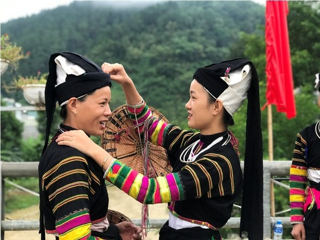 Người dân tộc Bảo Lạc giữ gìn bản sắc, cùng nhau giữ vững biên cương. (ảnh: A.D) Người dân tộc Bảo Lạc giữ gìn bản sắc, cùng nhau giữ vững biên cương. (ảnh: A.D)