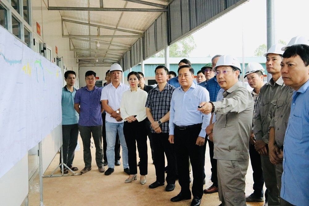 Các đơn vị chức năng báo cáo tiến độ thực hiện dự án qua địa phận huyện Lộc Bình.