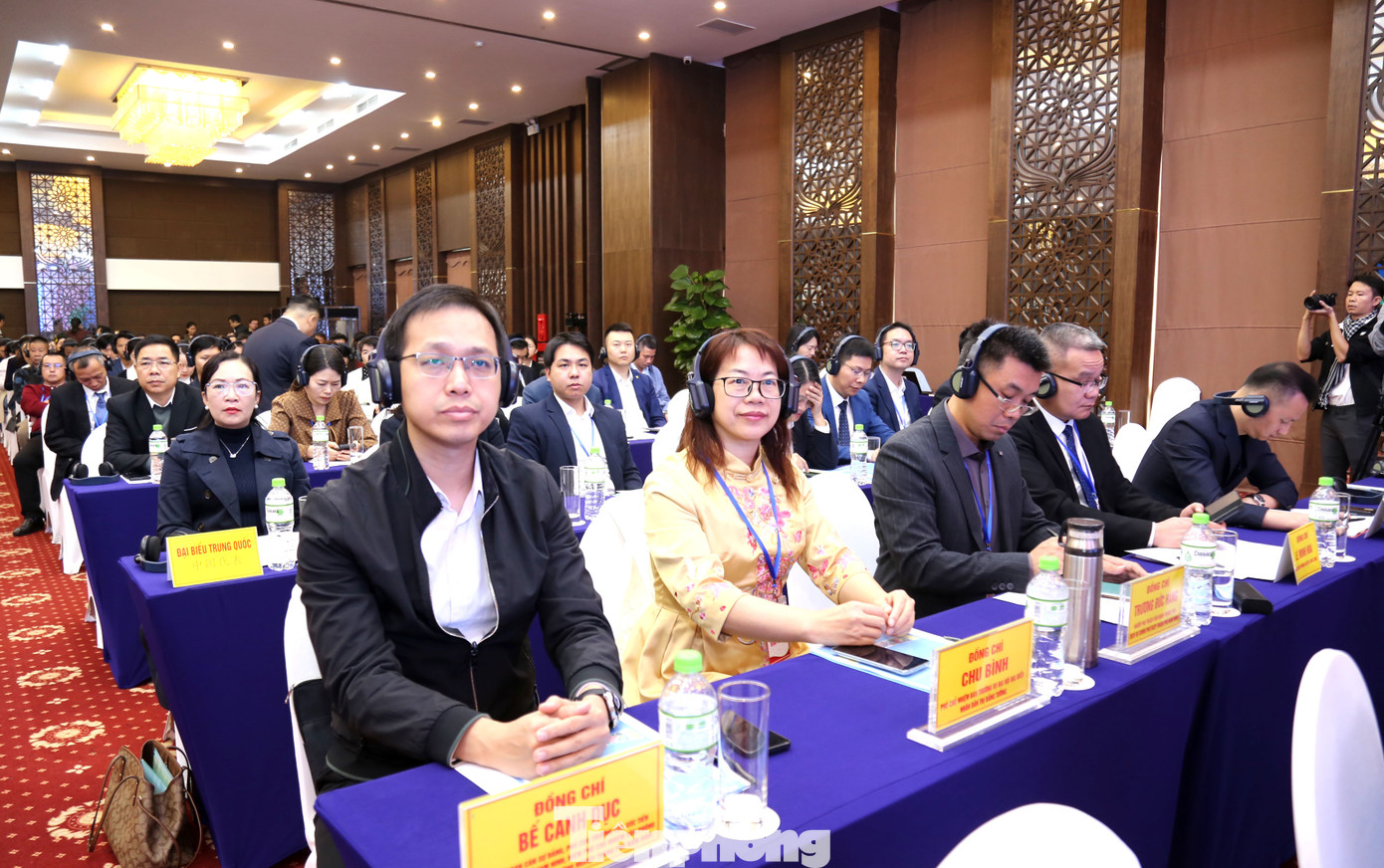 Đại diện lãnh đạo chính quyền và doanh nghiệp Trung quốc tham gia Diễn đàn.