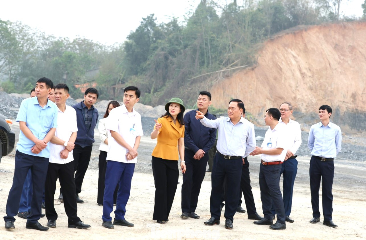 Lãnh đạo tỉnh và đoàn công tác của UBND tỉnh Lạng Sơn kiểm tra tiến độ thực hiện dự án đầu tư trên địa bàn huyện Chi Lăng.