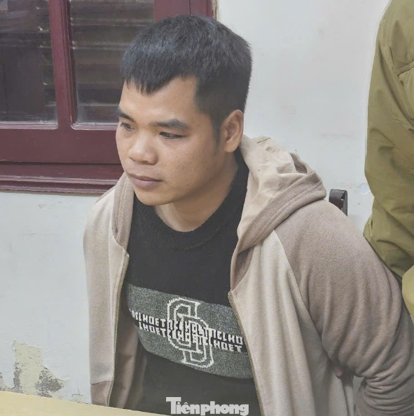 Đối tượng Lăng Văn Hiếu tại cơ quan công an. Đối tượng Lăng Văn Hiếu tại cơ quan công an.