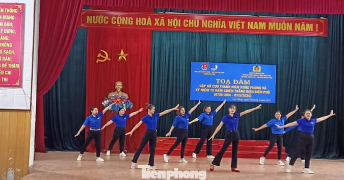 Tuổi trẻ Cao Bằng noi gương các cựu TNXP trong xây dựng và bảo vệ Tổ quốc. Tuổi trẻ Cao Bằng noi gương các cựu TNXP trong xây dựng và bảo vệ Tổ quốc.