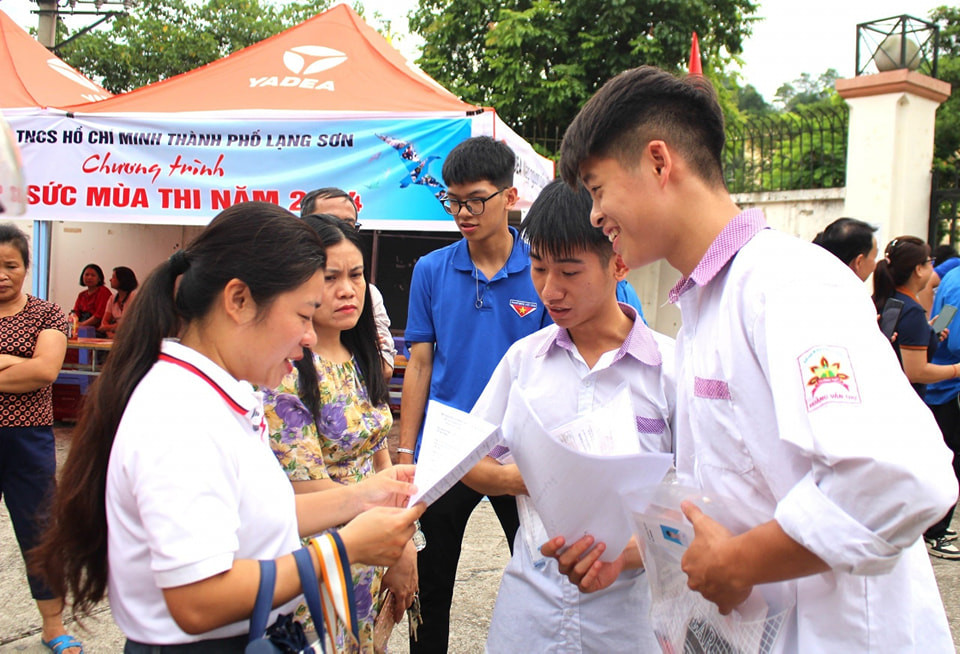 Trao đổi kiến thức trước khi tham gia các bài thi. Trao đổi kiến thức trước khi tham gia các bài thi.