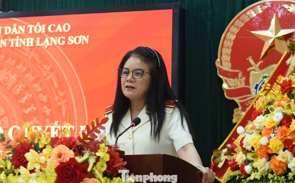 Tân Viện trưởng Viện KSND tỉnh Lạng Sơn Nguyễn Thị Thủy phát biểu nhận nhiệm vụ.