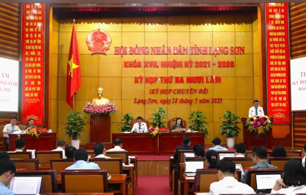 Kỳ họp HĐND tỉnh Lạng Sơn đã bàn thảo, thông qua 15 nghị quyết quan trọng. Kỳ họp HĐND tỉnh Lạng Sơn đã bàn thảo, thông qua 15 nghị quyết quan trọng.