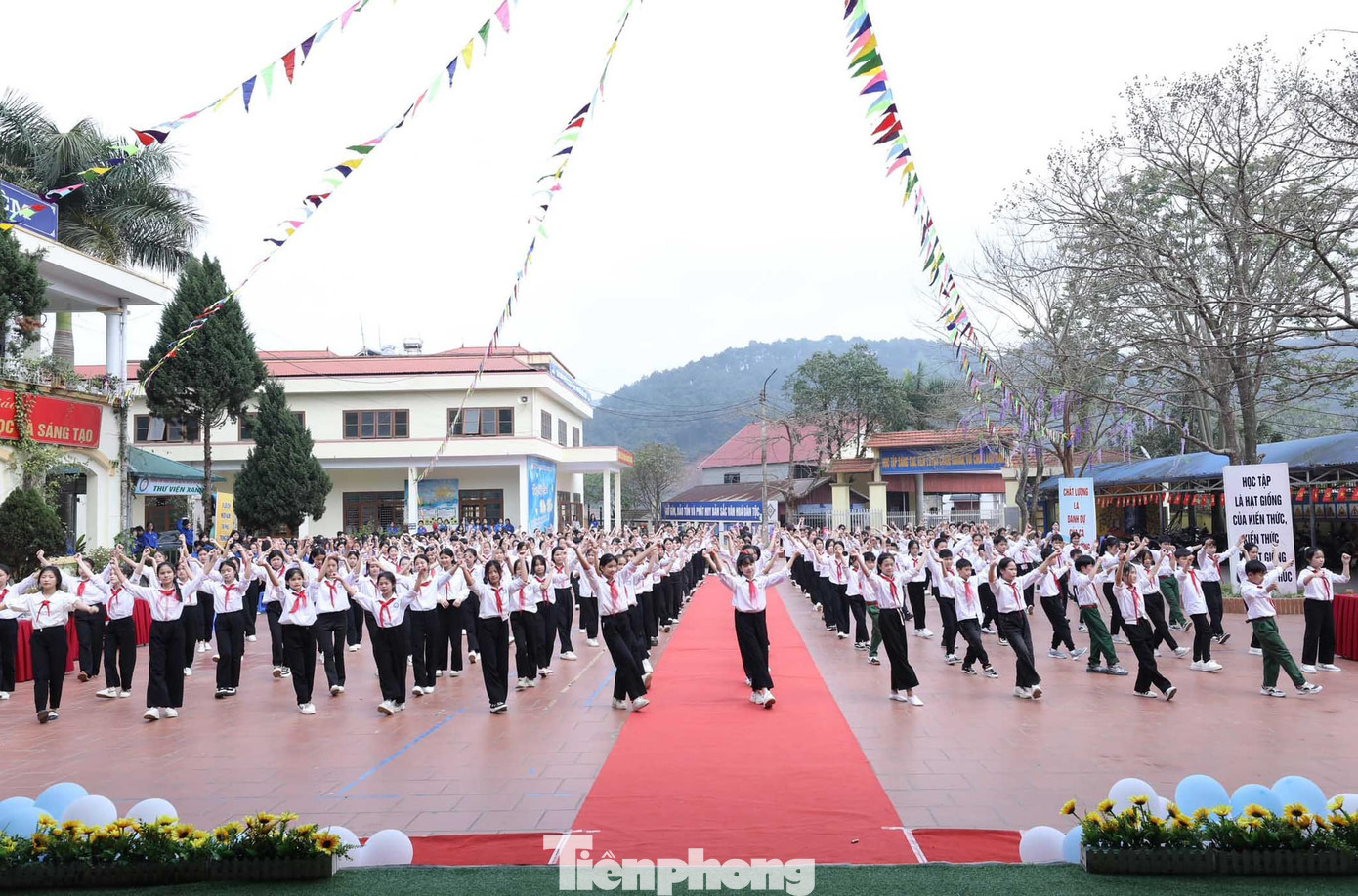 Học sinh Trường PTDT Nội trú THCS và THPT Cao Lộc đồng diễn nhịp điệu khỏe khắn. Ảnh: Duy Chiến Học sinh Trường PTDT Nội trú THCS và THPT Cao Lộc đồng diễn nhịp điệu khỏe khắn. Ảnh: Duy Chiến