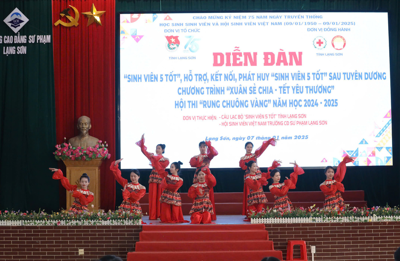 Chương trình nằm trong hoạt động chào mừng 75 năm ngày truyền thống học sinh, sinh viên và Hội sinh viên Việt Nam (9/1/1950- 9/1/2025). Chương trình nằm trong hoạt động chào mừng 75 năm ngày truyền thống học sinh, sinh viên và Hội sinh viên Việt Nam (9/1/1950- 9/1/2025).