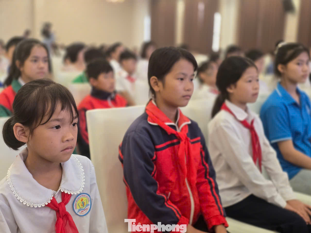 Trên địa bàn tỉnh hiện có 188.758 trẻ em, trong đó: 28.546 em sống trong gia đình nghèo, cận nghèo; 736 em sống trong các gia đình có vấn đề xã hội; 312 em sống trong gia đình có người mắc tệ nạn xã hội; 114 em sống trong gia đình có người vi phạm pháp luật; 554 trẻ em sống trong gia đình có cả cha và mẹ đi làm ăn xa; 1.318 em mồ côi cha hoặc mẹ. Ảnh: Duy Chiến.