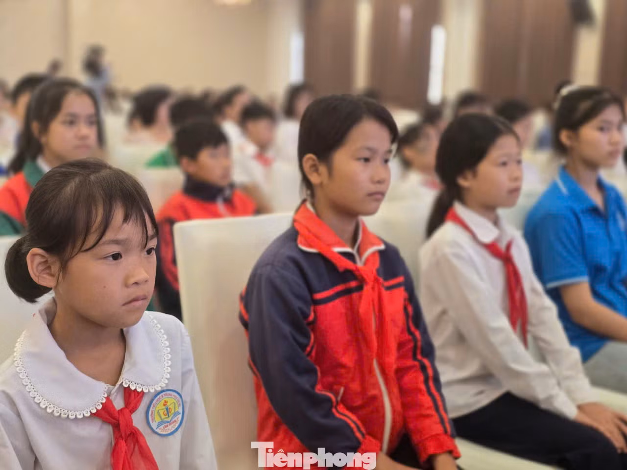 Trên địa bàn tỉnh hiện có 188.758 trẻ em, trong đó: 28.546 em sống trong gia đình nghèo, cận nghèo; 736 em sống trong các gia đình có vấn đề xã hội; 312 em sống trong gia đình có người mắc tệ nạn xã hội; 114 em sống trong gia đình có người vi phạm pháp luật; 554 trẻ em sống trong gia đình có cả cha và mẹ đi làm ăn xa; 1.318 em mồ côi cha hoặc mẹ. Ảnh: Duy Chiến.