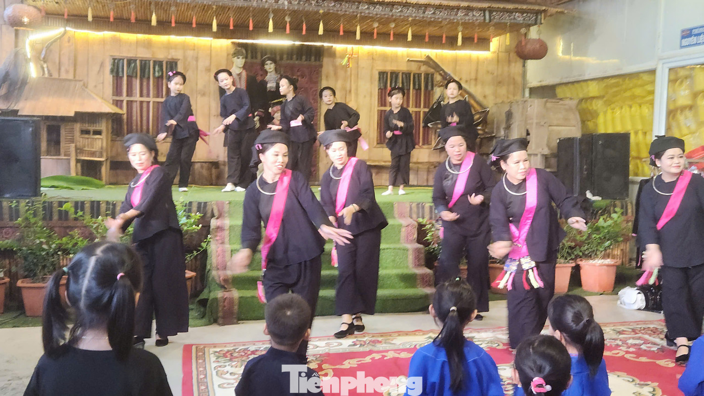 Phổ biến, giới thiệu làm điệu Then xứ Lạng cho giới trẻ. Ảnh: Duy Chiến.