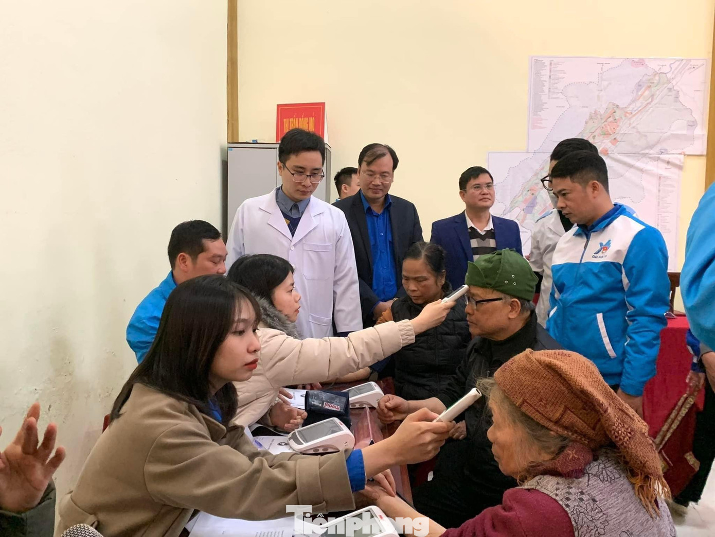 Khám chữa bệnh, cấp phát thuốc miễn phí cho nhân dân Lạng Sơn - Ảnh: Duy Chiến Khám chữa bệnh, cấp phát thuốc miễn phí cho nhân dân Lạng Sơn - Ảnh: Duy Chiến