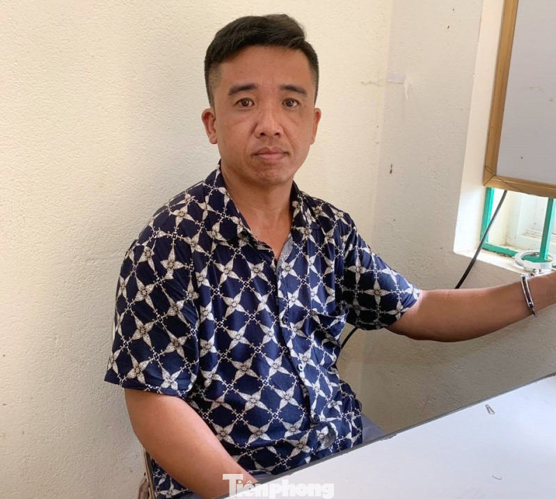 Đối tượng Đặng Hồng Quân tại cơ quan công an. Ảnh: CB