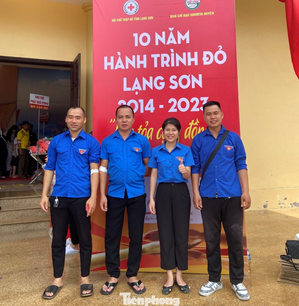 Tuổi trẻ luôn xung kích, chung tay cùng cộng đồng tham gia "Hành trình đỏ". Ảnh: Duy Chiến Tuổi trẻ luôn xung kích, chung tay cùng cộng đồng tham gia "Hành trình đỏ". Ảnh: Duy Chiến