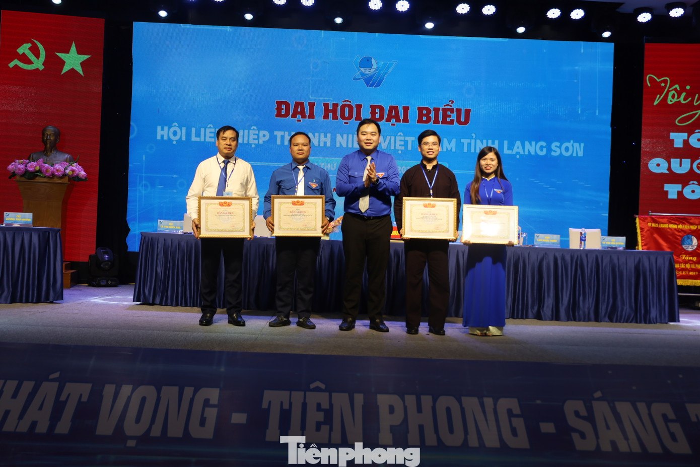 Các tập thể, cá nhân nhận Bằng khen của Trung ương Hội LHTN Việt Nam.