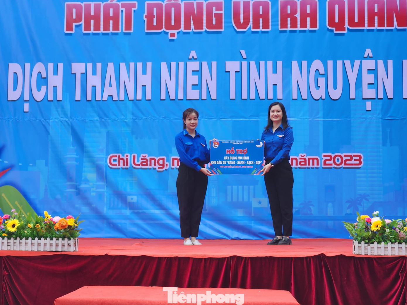 Tỉnh Đoàn hỗ trợ công trình xây dựng khu dân cư "Sáng- xanh- sạch- đẹp". Tỉnh Đoàn hỗ trợ công trình xây dựng khu dân cư "Sáng- xanh- sạch- đẹp".