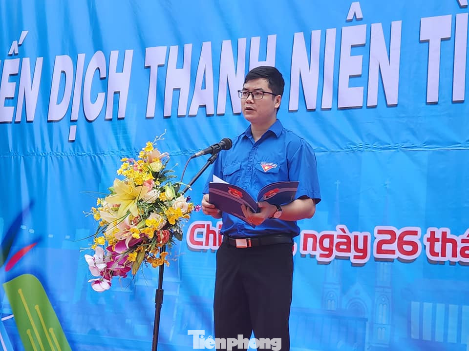 Đại diện Đoàn xã Nhân Lý phát biểu hưởng ứng chương trình ra quân Chiến dịch hè 2023. Ảnh: Duy Chiến Đại diện Đoàn xã Nhân Lý phát biểu hưởng ứng chương trình ra quân Chiến dịch hè 2023. Ảnh: Duy Chiến