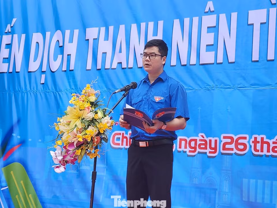 Đại diện Đoàn xã Nhân Lý phát biểu hưởng ứng chương trình ra quân Chiến dịch hè 2023. Ảnh: Duy Chiến Đại diện Đoàn xã Nhân Lý phát biểu hưởng ứng chương trình ra quân Chiến dịch hè 2023. Ảnh: Duy Chiến