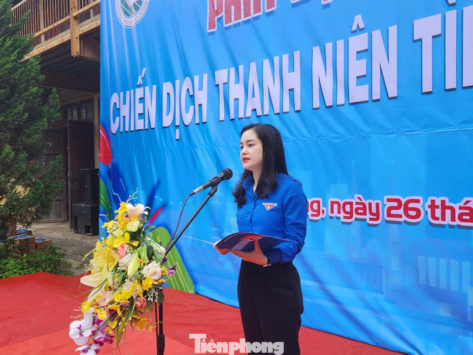 Chị Đinh Thị Anh Thư, Bí thư Tỉnh Đoàn Lạng Sơn phát biểu. Ảnh: Duy Chiến Chị Đinh Thị Anh Thư, Bí thư Tỉnh Đoàn Lạng Sơn phát biểu. Ảnh: Duy Chiến