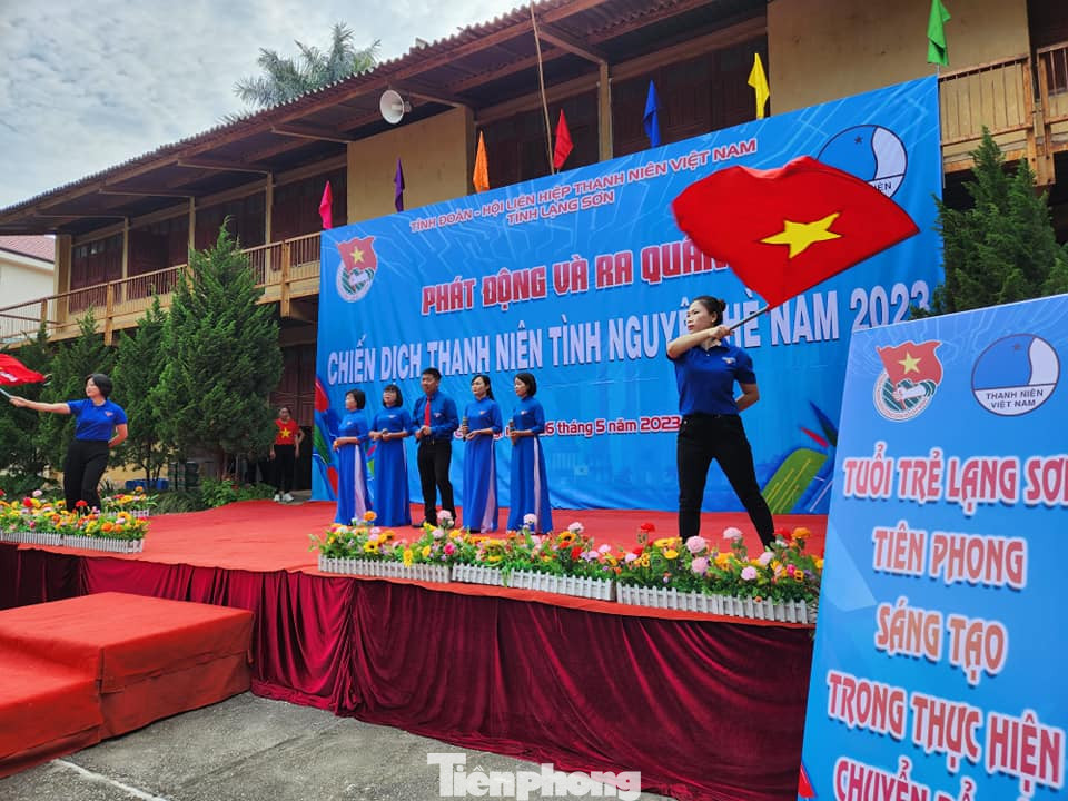Tuổi trẻ Lạng Sơn phấn khởi ra quân tình nguyện hè 2023. Tuổi trẻ Lạng Sơn phấn khởi ra quân tình nguyện hè 2023.