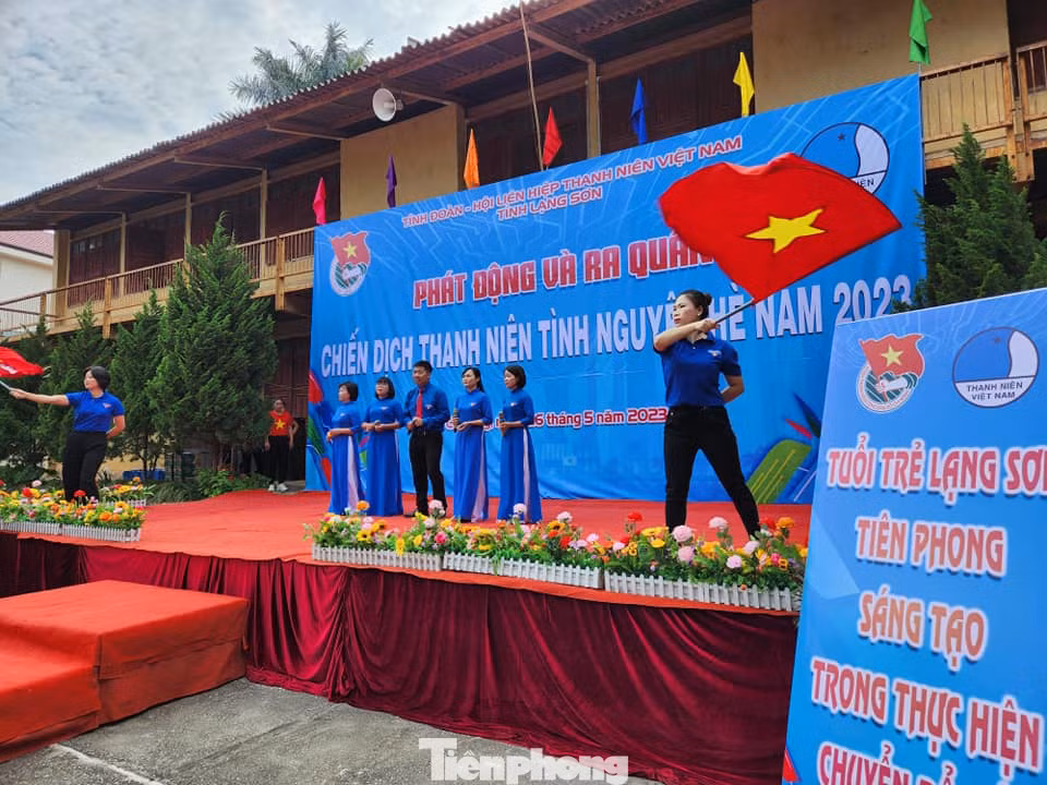 Tuổi trẻ Lạng Sơn phấn khởi ra quân tình nguyện hè 2023. Tuổi trẻ Lạng Sơn phấn khởi ra quân tình nguyện hè 2023.