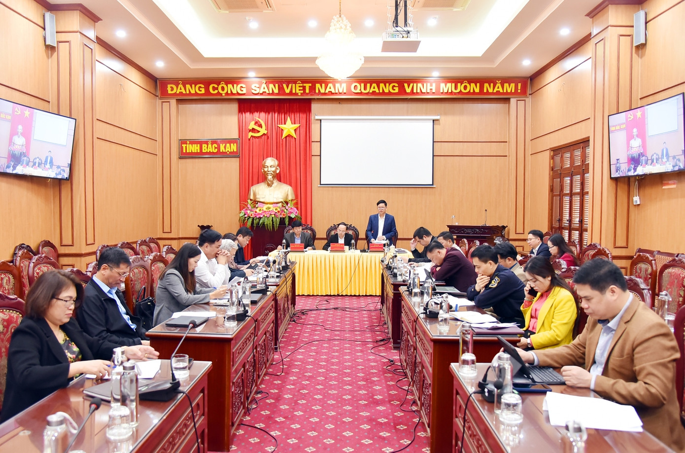 Các đại biểu điểm cầu tỉnh Bắc Kạn tham gia buổi làm việc. Các đại biểu điểm cầu tỉnh Bắc Kạn tham gia buổi làm việc.