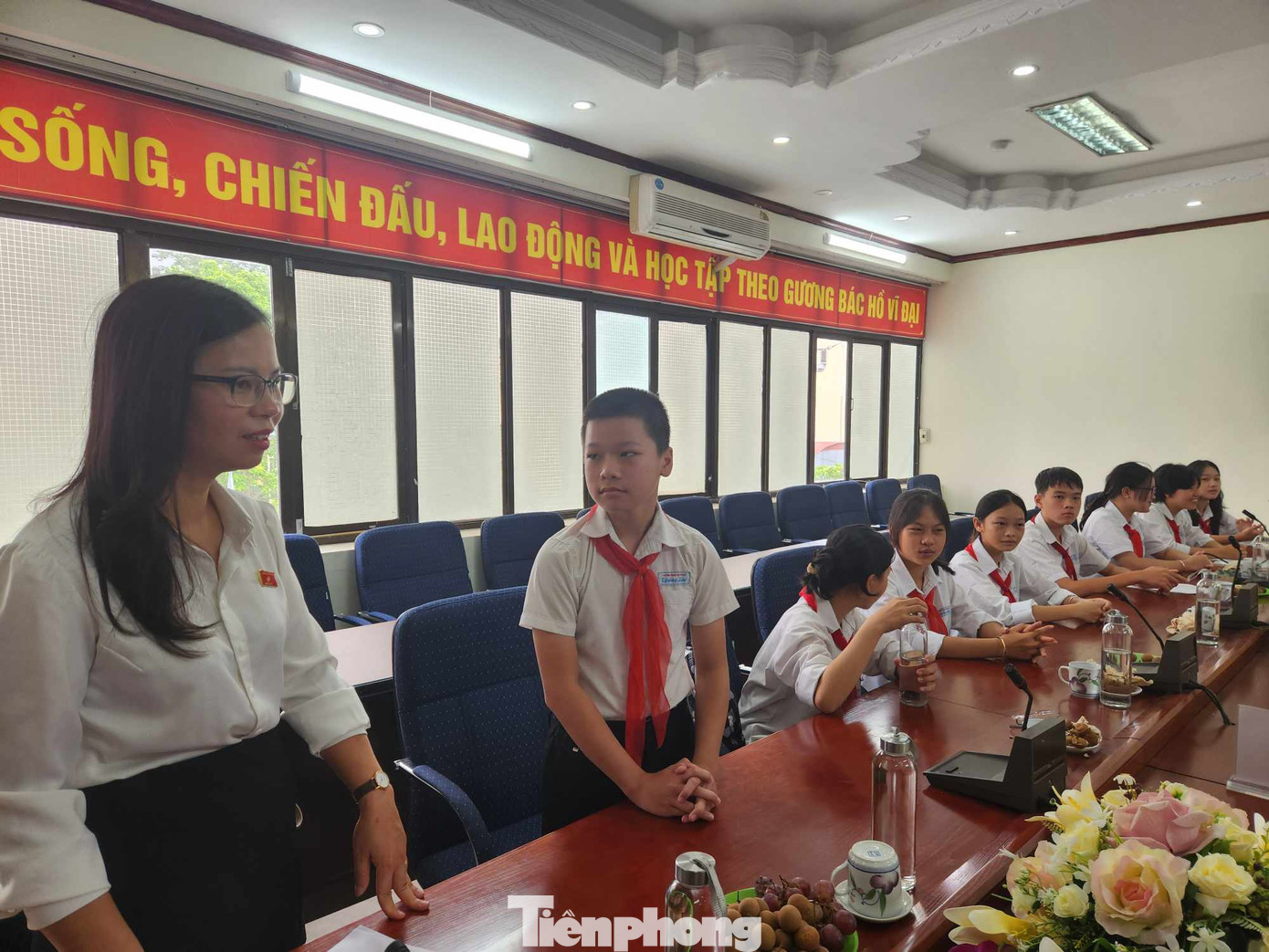 Nhiều nội dung các em quan tâm được Đại biểu Quốc hội Chu Thị Hồng Thái giải đáp đầy đủ thông tin. Ảnh: Duy Chiến