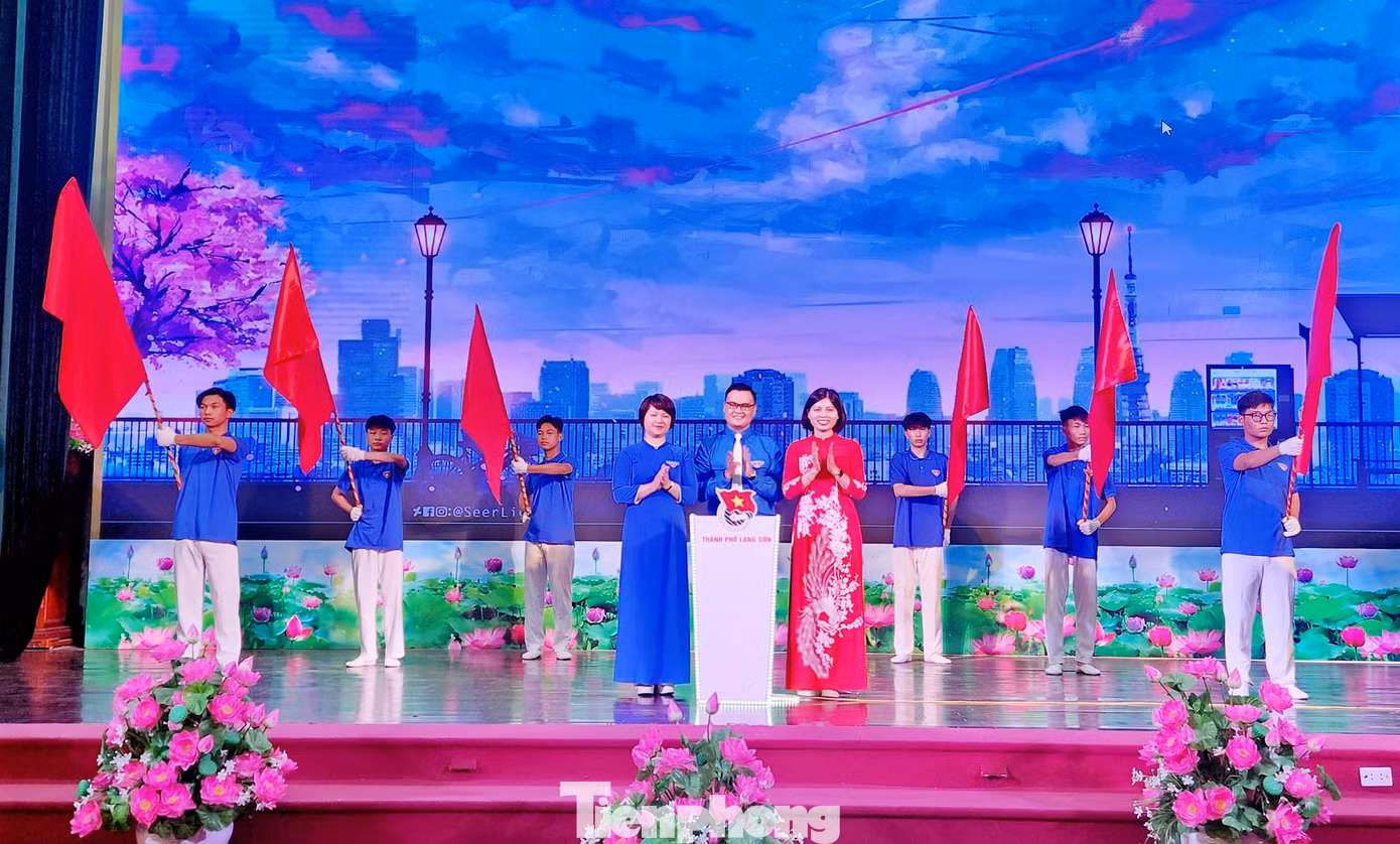 Nghi thức khởi động Chiến dịch Thanh niên tình nguyện hè 2023. Ảnh: Duy Chiến