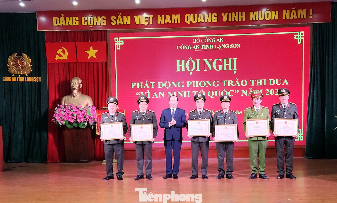 Với những chiến công đã đạt được, nhiều tập thể, cá nhân được tôn vinh, khen thưởng -Ảnh: Duy Chiến