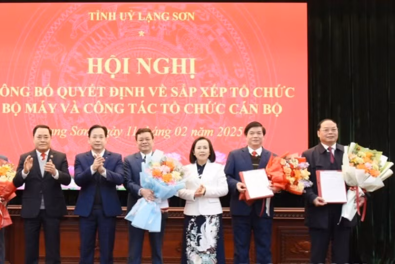 Lãnh đạo tỉnh Lạng Sơn trao các quyết định về công tác cán bộ