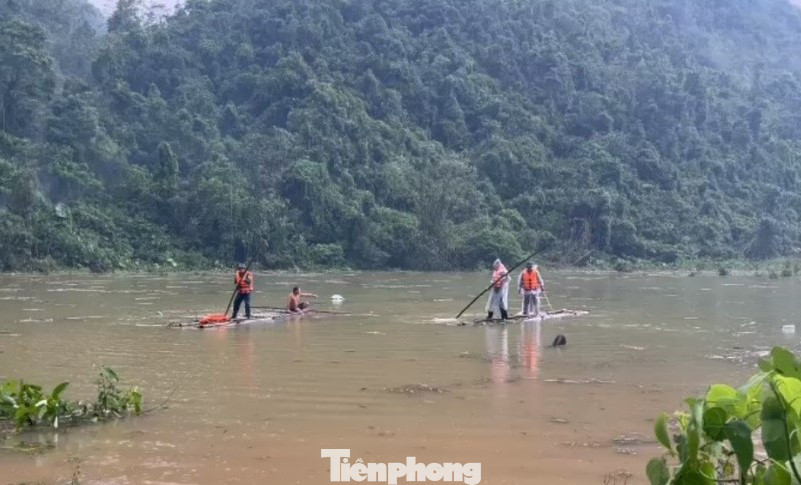 Lực lượng chức năng huyện Bình Gia tổ chức tìm kiếm tung tích ông Đ,