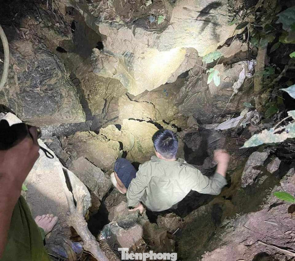 Hang núi nơi xảy ra vụ việc.