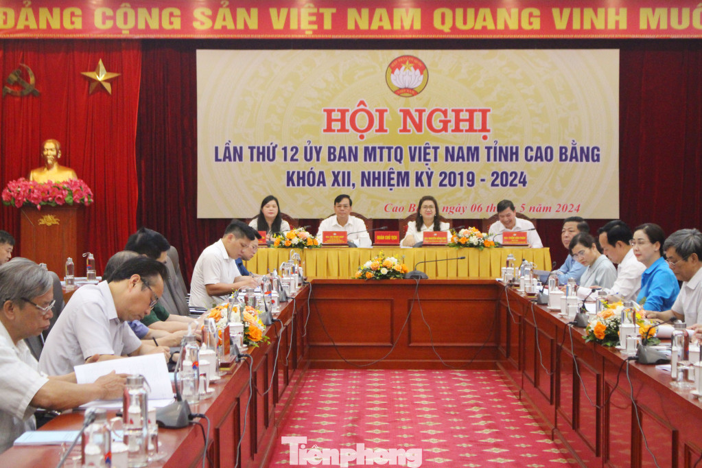 Các đại biểu tham dự Hội nghị Ủy ban MTTQ Việt Nam tỉnh Cao Bằng trao đổi, thống nhất nhiều nội dung quan trọng. Ảnh: CB