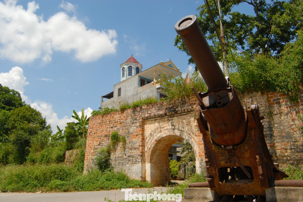 Thành cổ (Đoàn thành) là di tích lịch sử cấp quốc gia.