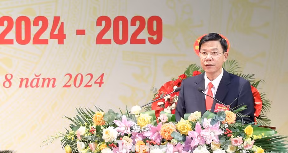 Ông Dương Văn Tiến tái cử chức vụ Chủ tịch Ủy ban MTTQ Việt Nam tỉnh Thái Nguyên phát biểu nhận nhiệm vụ.